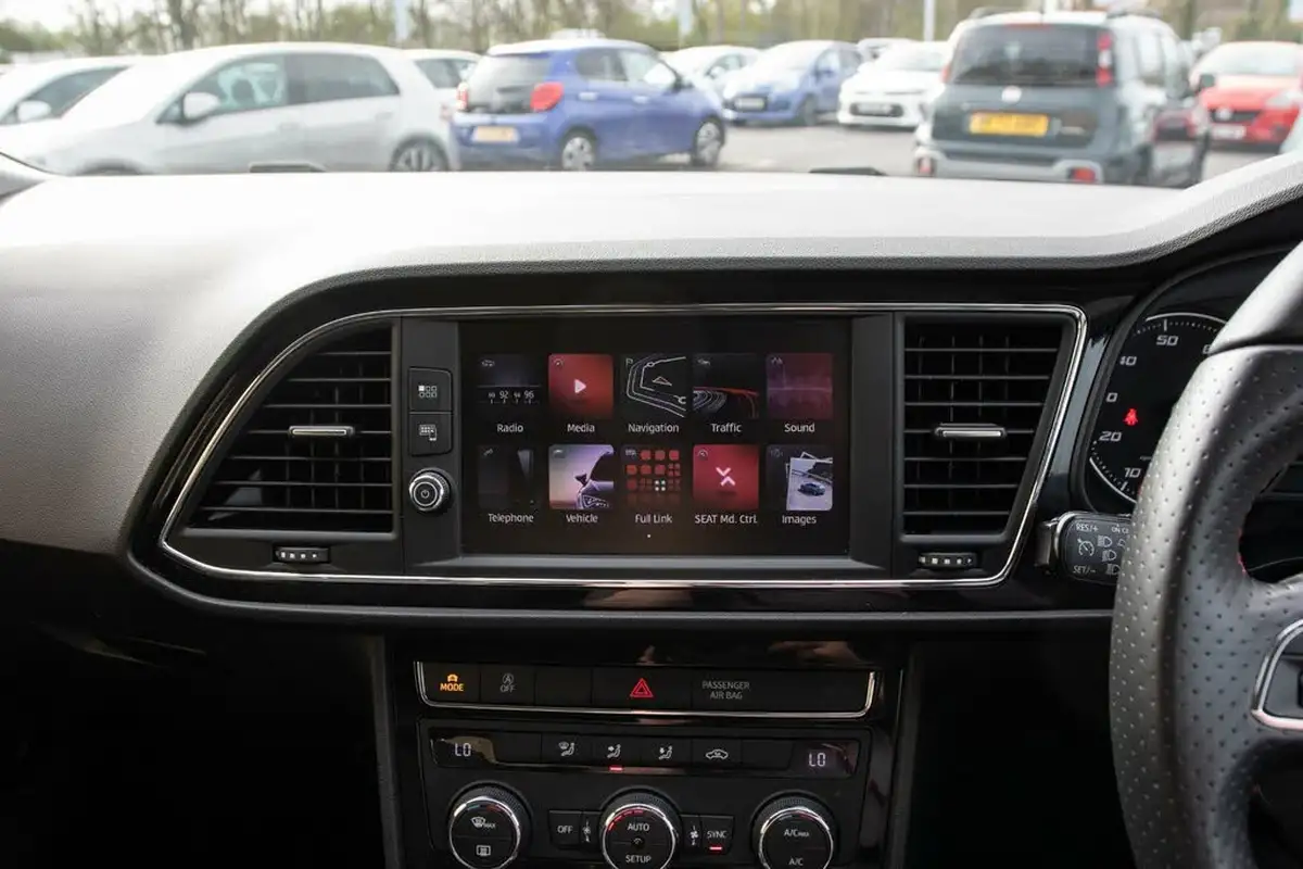 2018-seat-leon-14-tsi-fr-technology-sportcoupe-3d-big-21