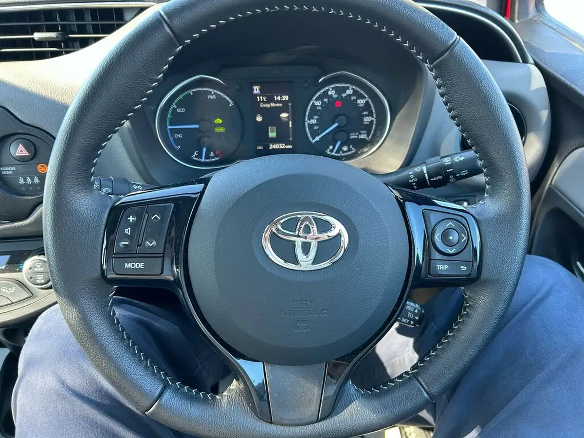 2018-toyota-yaris-15-vvt-i-icon-tech-hybrid-big-22
