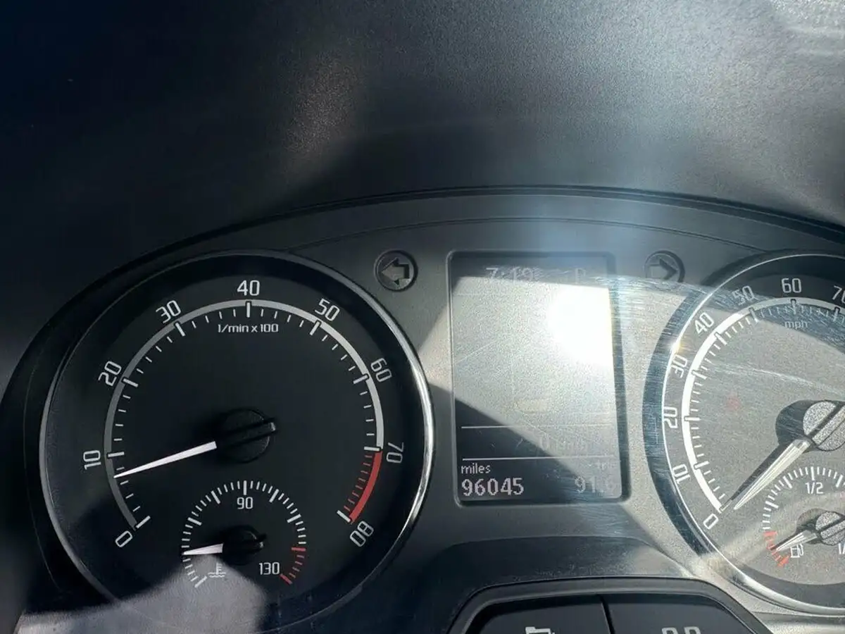 2013-skoda-fabia-14-vrs-hatchback-big-14