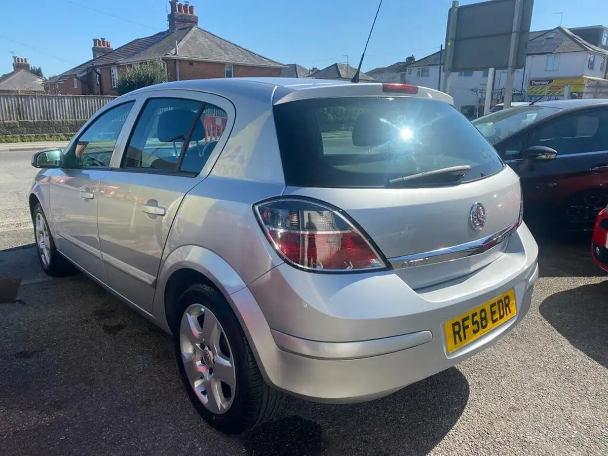 2009-vauxhall-astra-14-active-90ps-5d-big-5