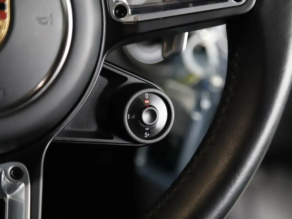 2016-porsche-911-38-turbo-s-coupe-big-36