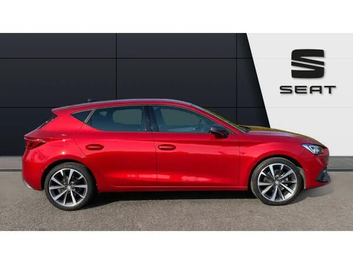 2022-seat-leon-big-3