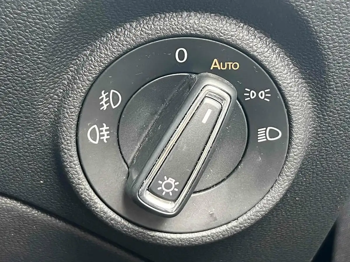 2020-seat-leon-20tdi-fr-hatchback-big-39