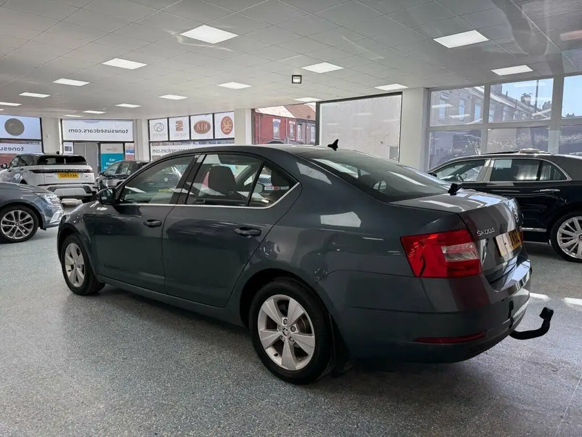 2020-skoda-octavia-10-tsi-se-technology-115ps-hatchback-big-12