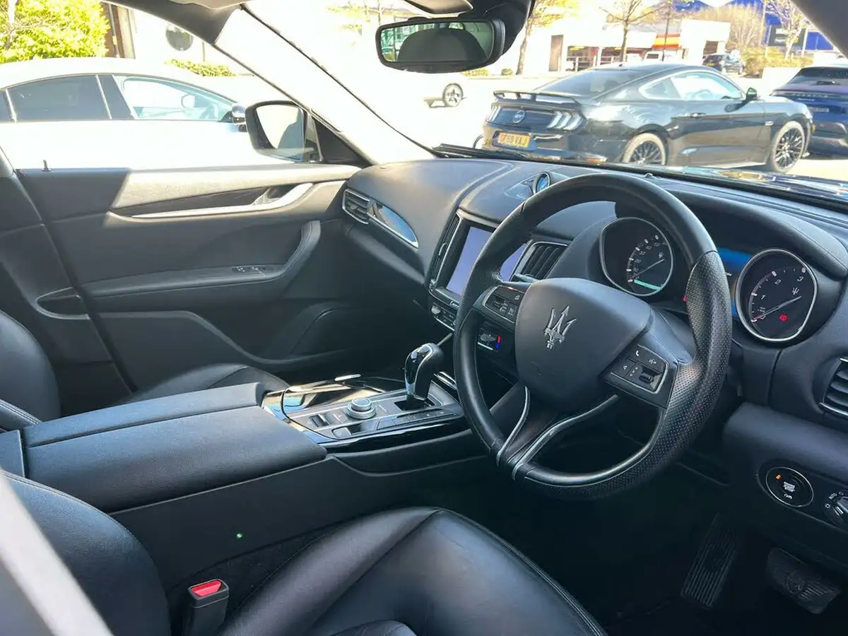 2017-maserati-levante-30td-awd-big-9