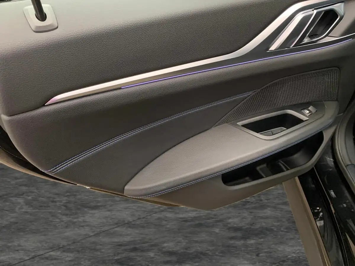 2022-bmw-i4-e-edrive40-m-sport-big-25