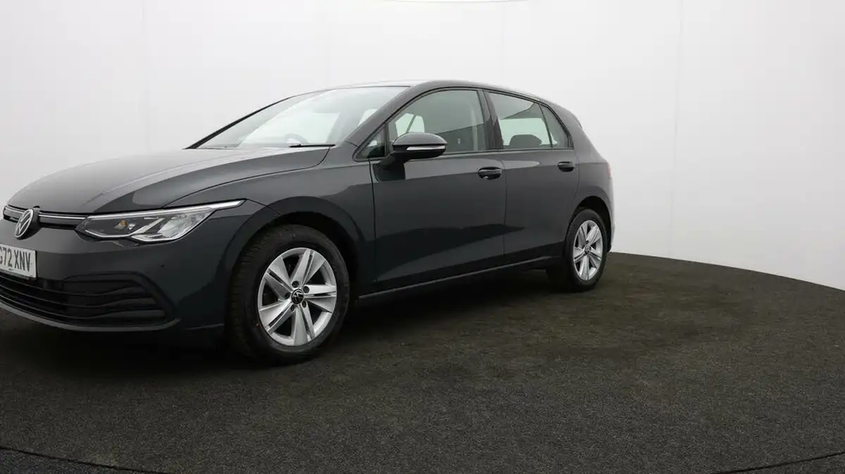 2022-volkswagen-golf-20tdi-life-hatchback-big-2