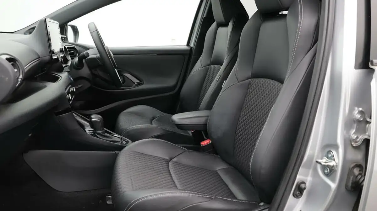 2022-toyota-yaris-15-vvt-i-dynamic-big-14