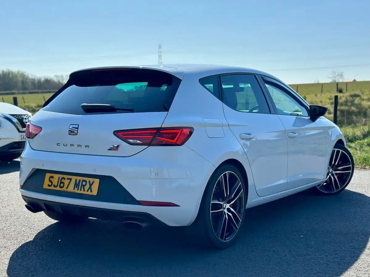 2017-seat-leon-20-tsi-cupra-300-hatchback-5d-big-5
