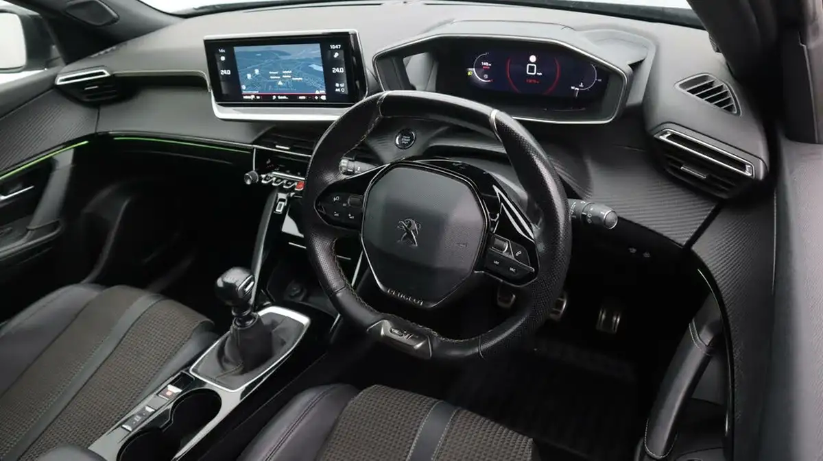 2021-peugeot-2008-suv-15-bluehdi-gt-big-9