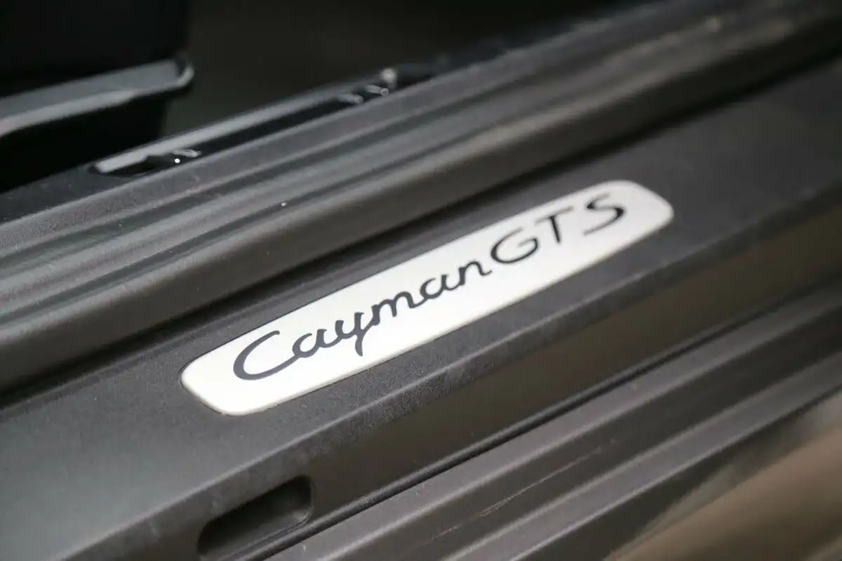 2018-porsche-cayman-718-25-cayman-gts-ss-pdk-big-31