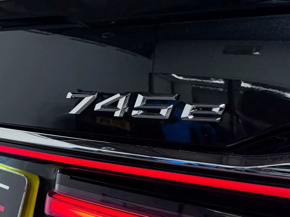 2021-bmw-7-series-30-745e-m-sport-big-12