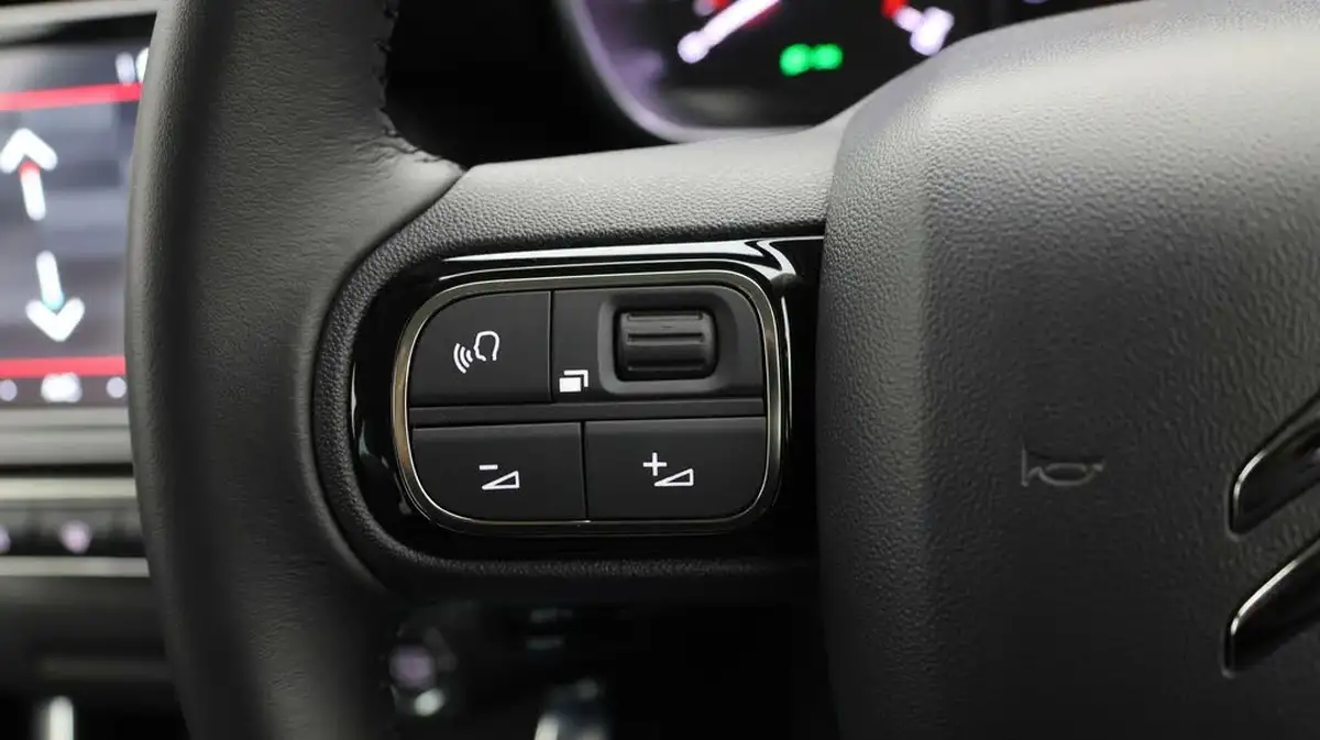 2023-citroen-c3-aircross-12-puretech-shine-plus-110ps-big-20