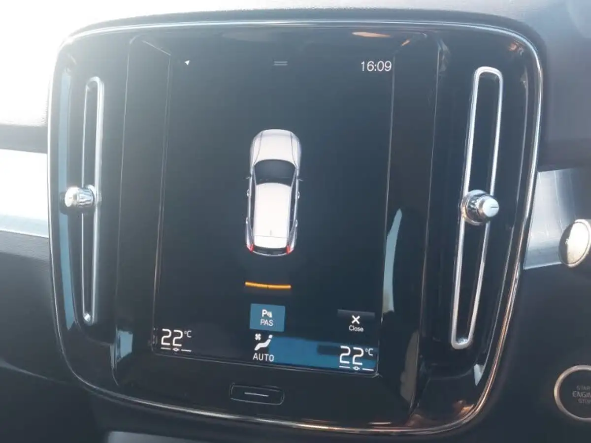 2022-volvo-xc40-15-t4-inscription-expression-big-9