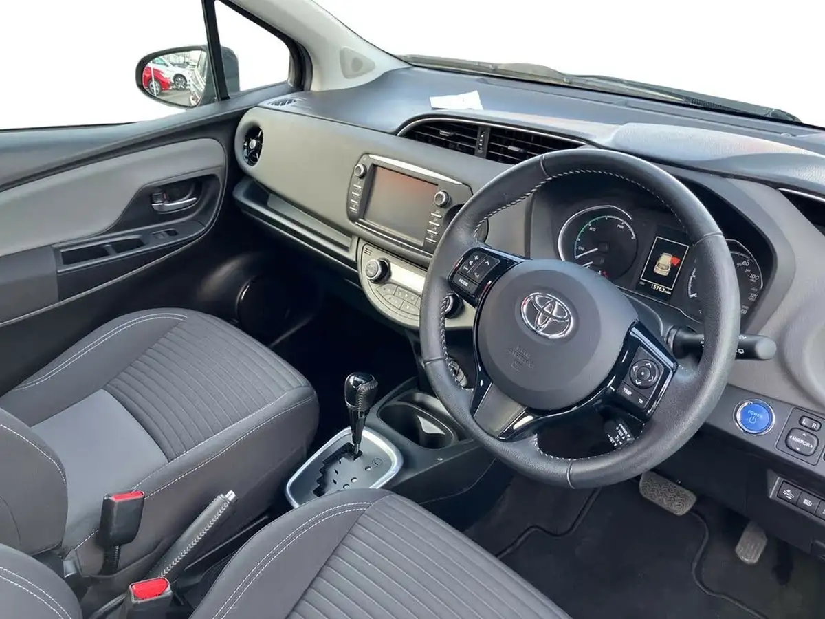 2019-toyota-yaris-15-vvt-i-icon-tech-98bhp-hybrid-1497cc-e-cvt-big-7