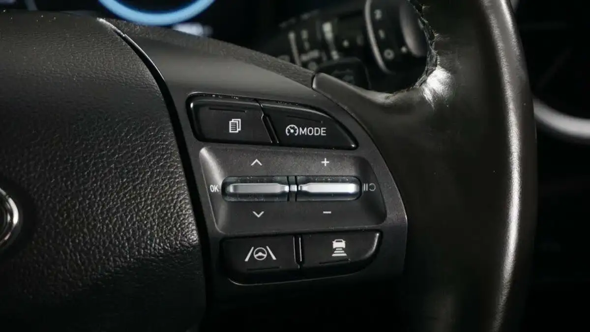 2023-hyundai-kona-e-premium-136ps-39kwh-big-16