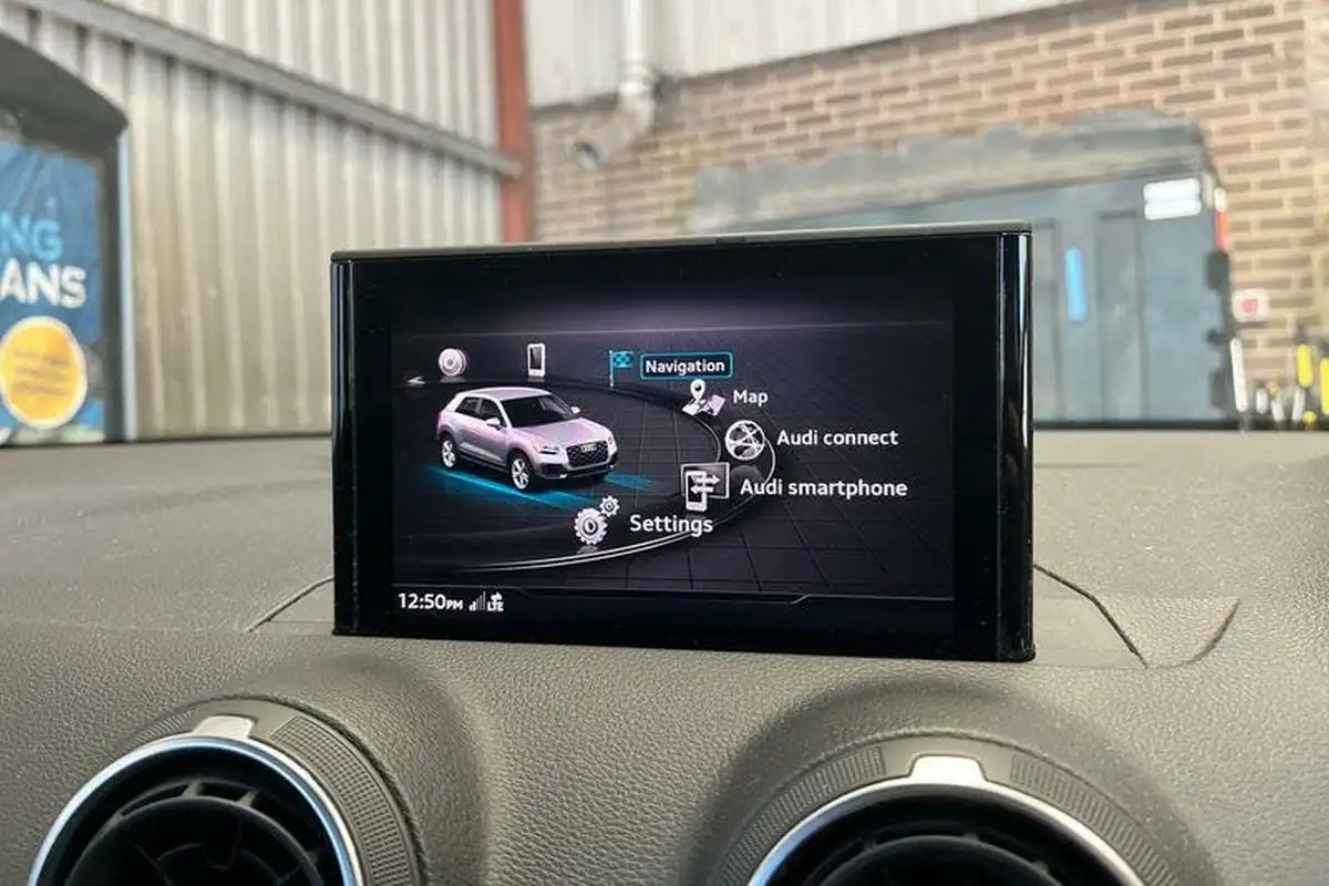 2019-audi-q2-10-30-tfsi-black-edition-big-27