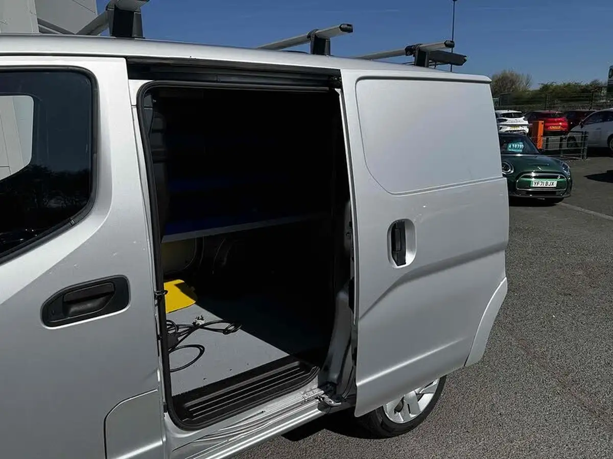 2019-nissan-env200-e-acenta-panel-van-auto-big-13