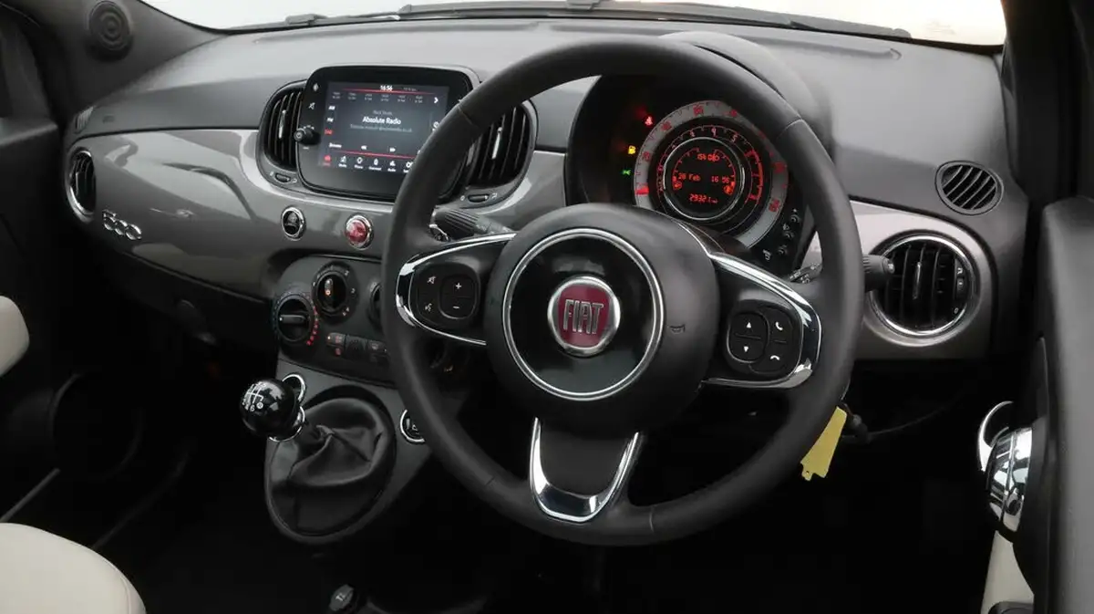 2022-fiat-500-10-dolcevita-big-9