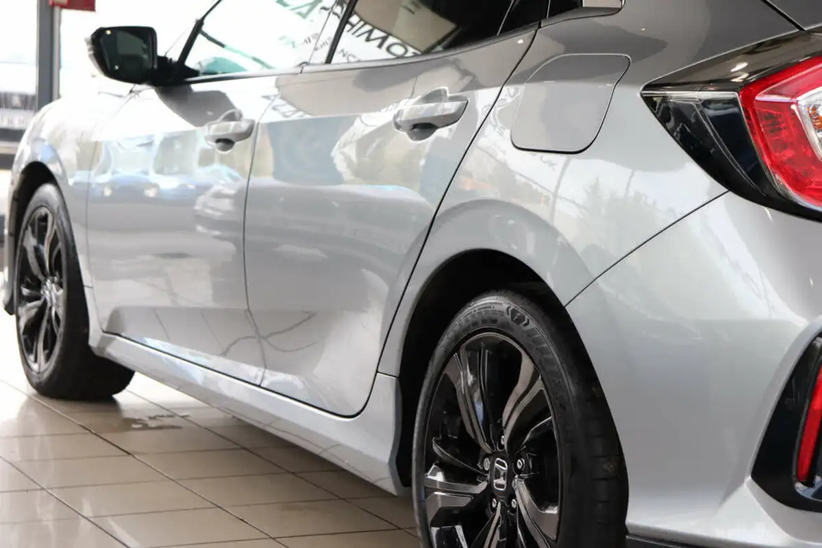 2017-honda-civic-10-vtec-turbo-sr-cvt-big-69