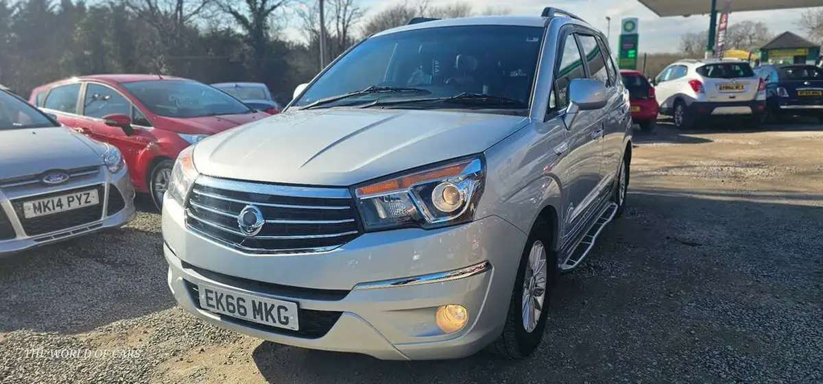 2016-kgm-ssangyong-turismo-22td-ex-auto-big-2