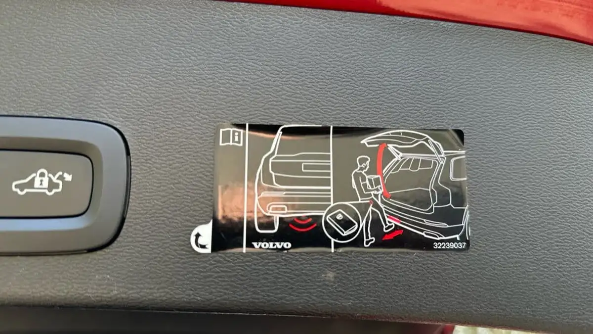 2022-volvo-c40-e-twin-recharge-pro-big-24
