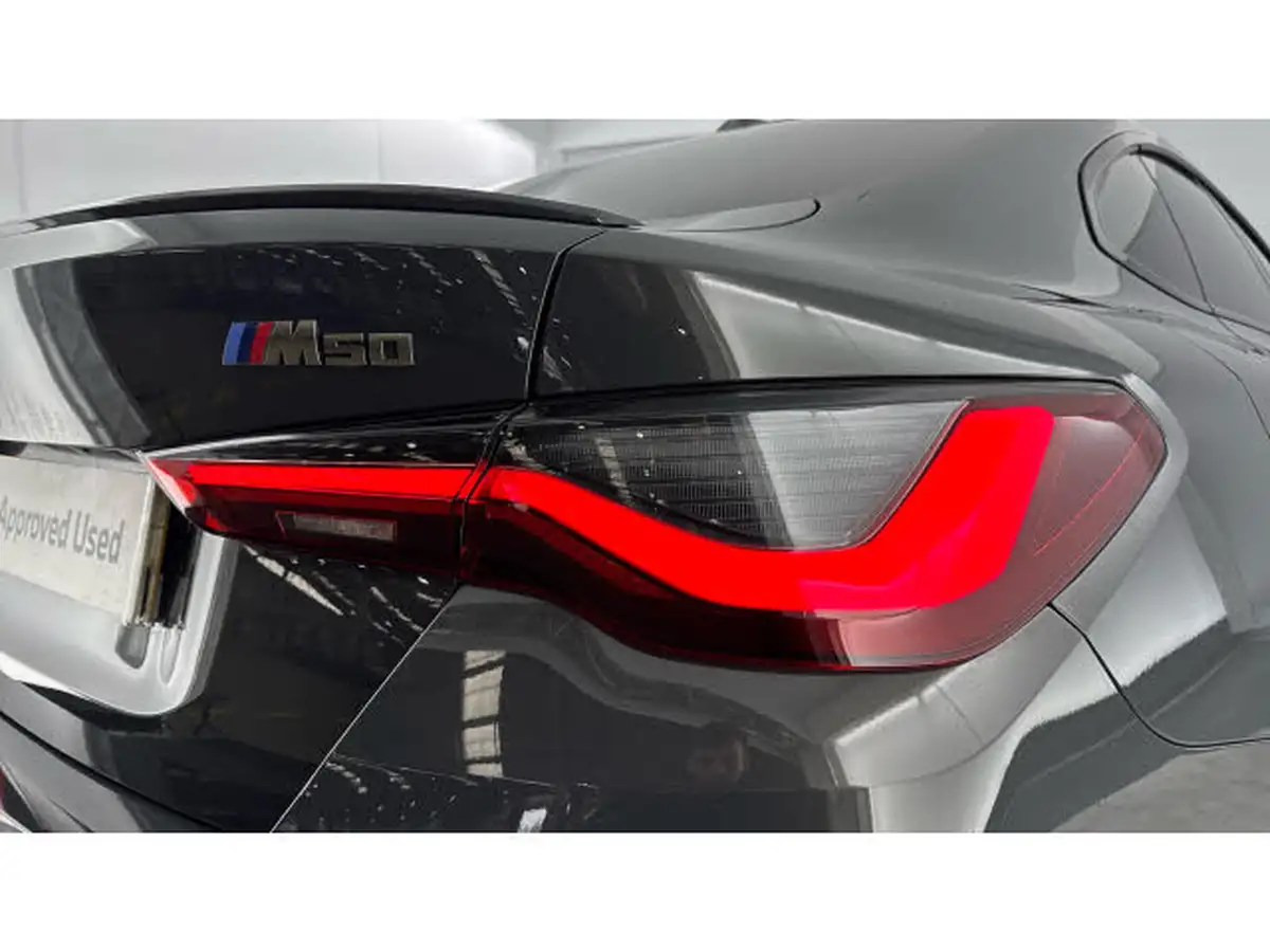 2022-bmw-i4-e-m50-big-25