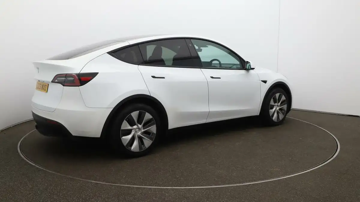 2023-tesla-model-y-e-rwd-big-44