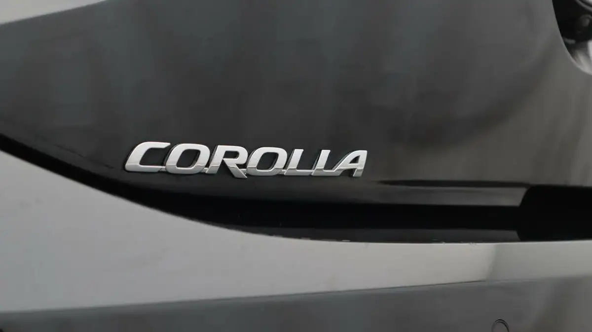 2021-toyota-corolla-18-vvt-i-icon-tech-spare-wheel-hatchback-5d-big-20