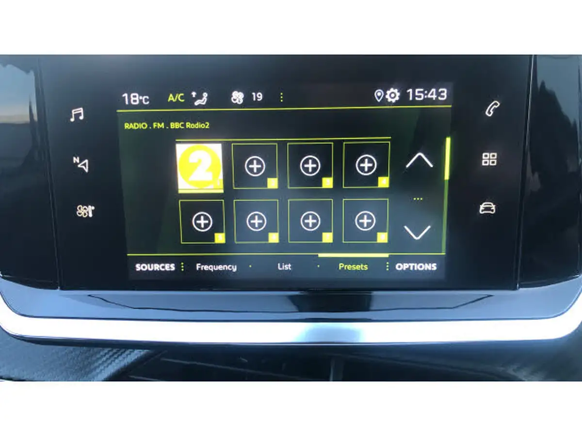 2021-peugeot-2008-suv-12-puretech-allure-premium-130bhp-big-21
