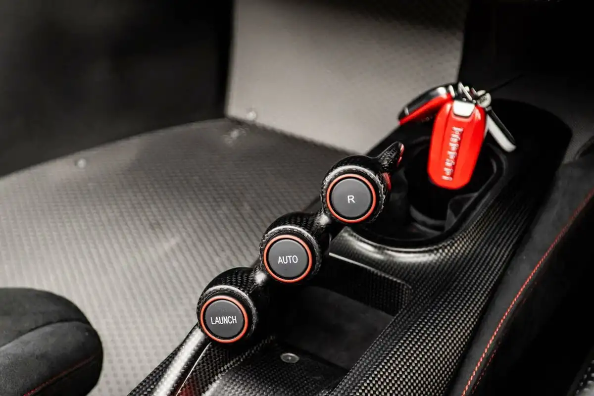 2020-ferrari-488-39-488-spider-big-42