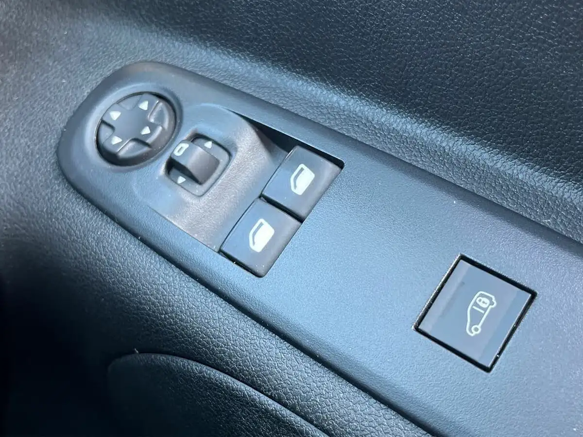 2023-peugeot-partner-15-bluehdi-1000-professional-premium-100pseu6d-ss-big-23