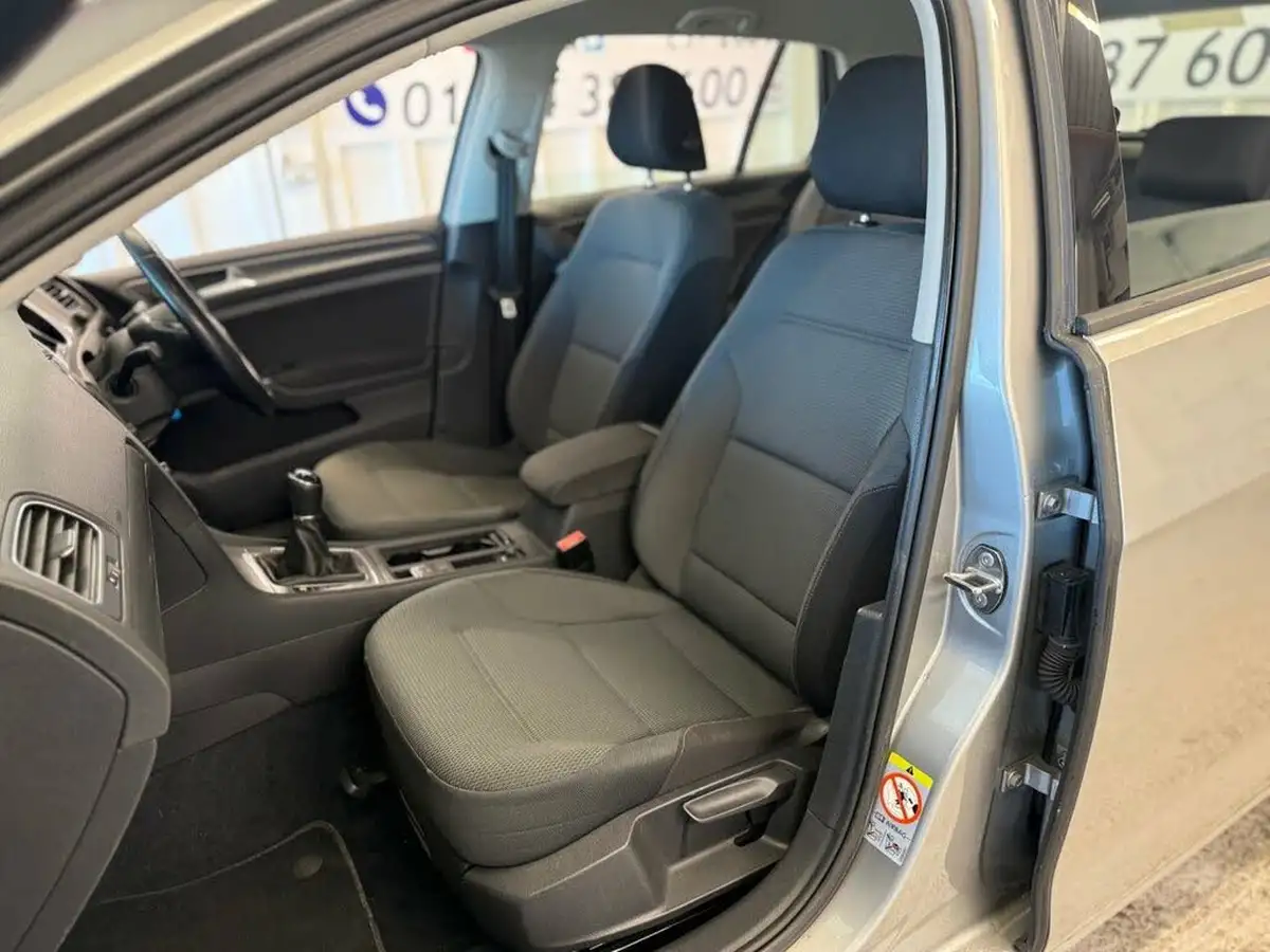 2013-volkswagen-golf-20tdi-se-ss-hatchback-5d-big-19