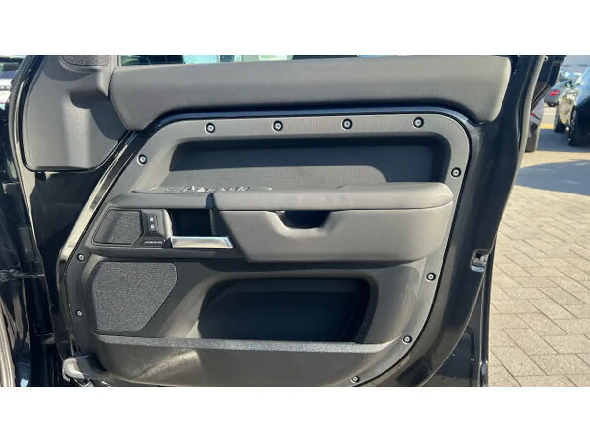 2024-land-rover-110-defender-30-d350-x-dynamic-se-big-34