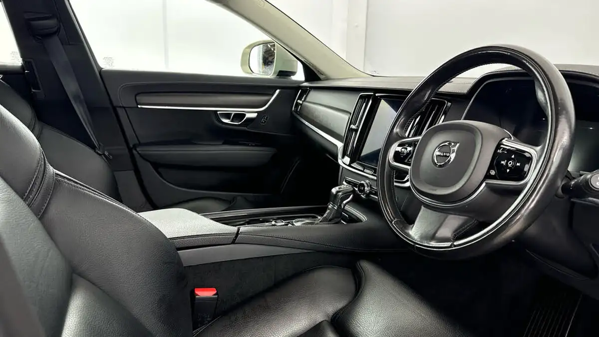 2017-volvo-v90-20td-d5-cross-country-pro-big-9