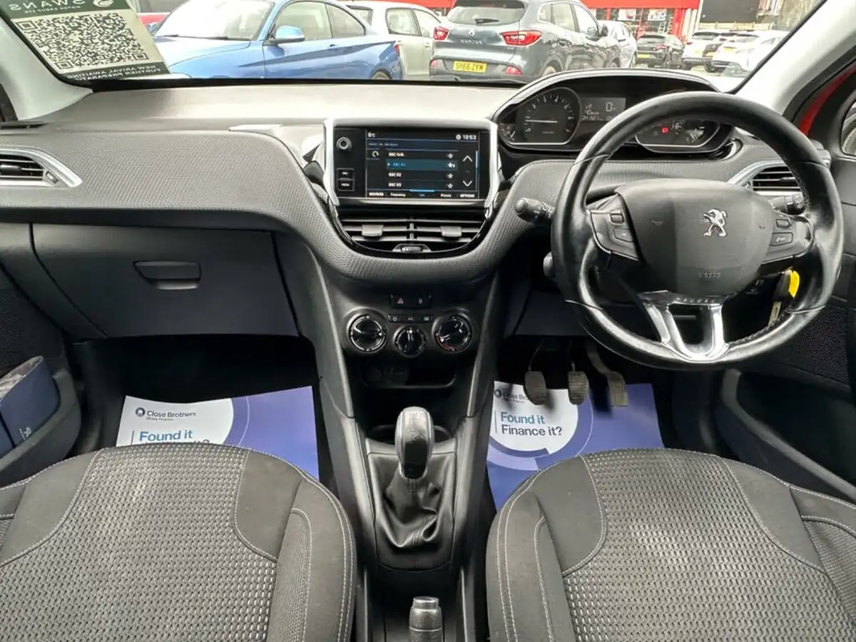 2017-peugeot-208-12-puretech-allure-82bhp-5d-big-2