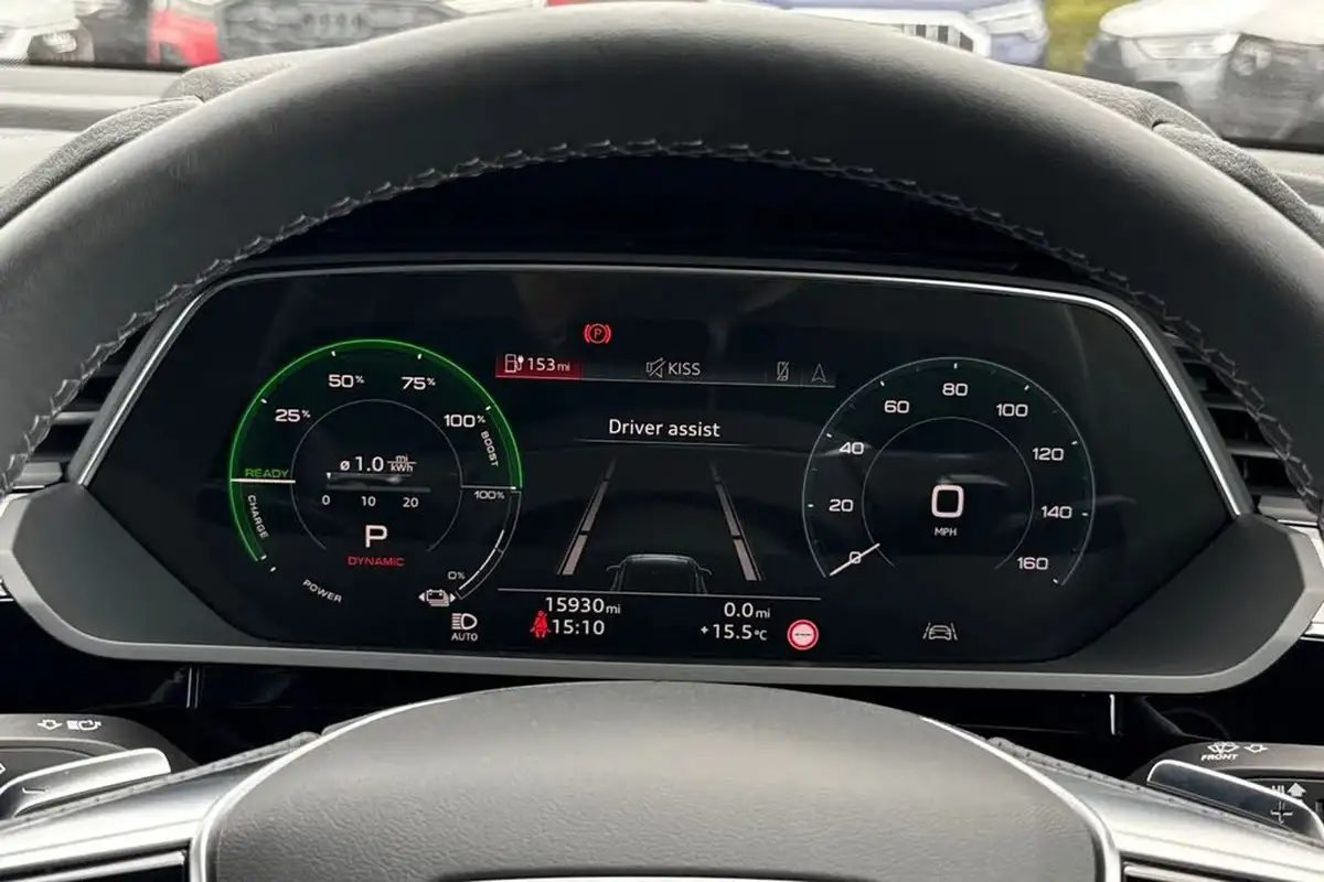 2024-audi-q8-e-tron-55e-s-line-suv-big-35