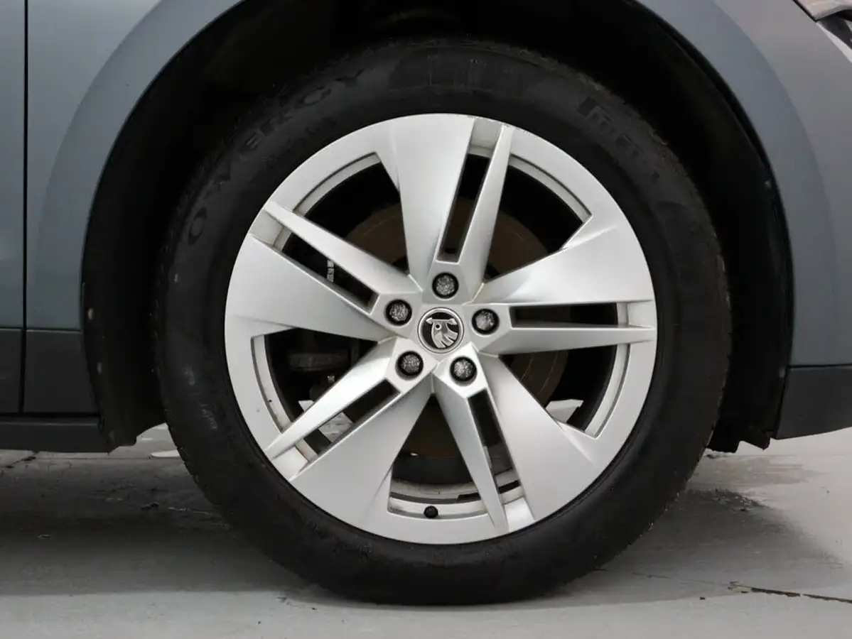 2021-skoda-enyaq-e-60-62-kwh-big-8