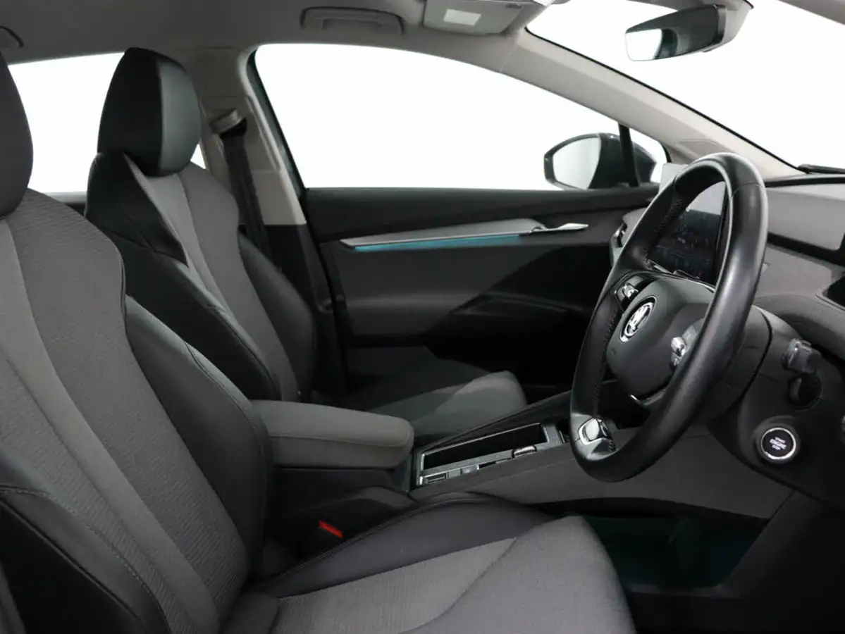 2021-skoda-enyaq-e-60-62-kwh-big-32