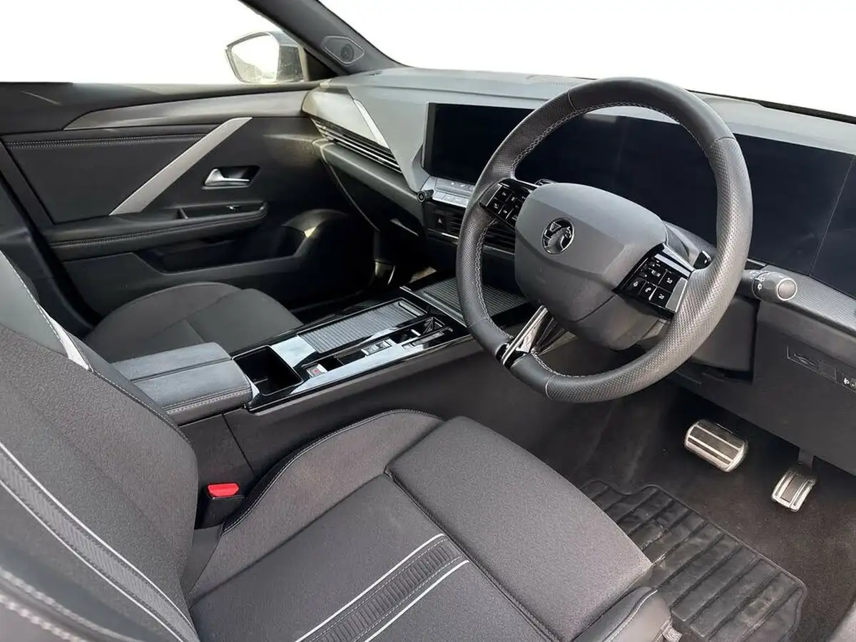 2023-vauxhall-astra-12-turbo-gs-hatchback-auto-big-14