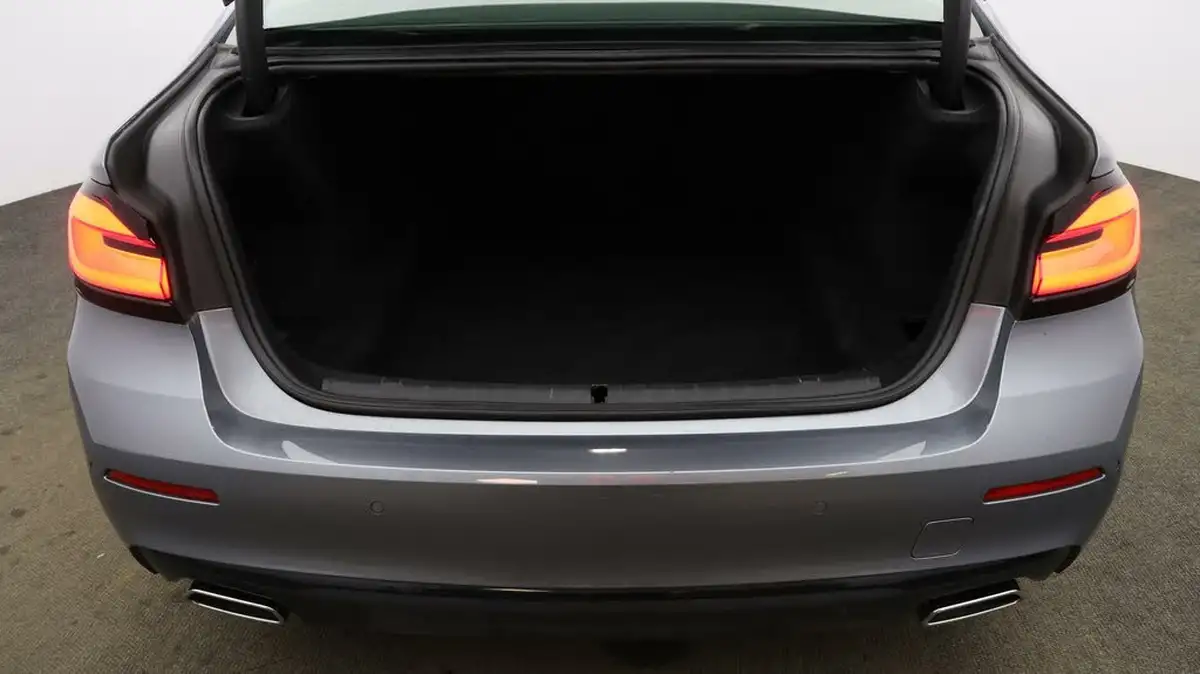 2021-bmw-5-series-20-520i-se-saloon-4d-big-16