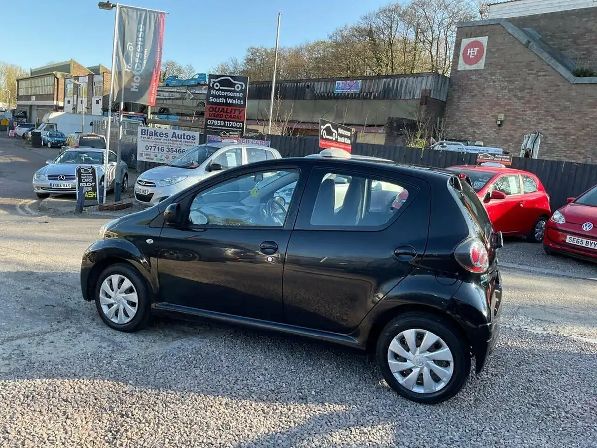 2013-toyota-aygo-10-aygo-ice-5d-big-75