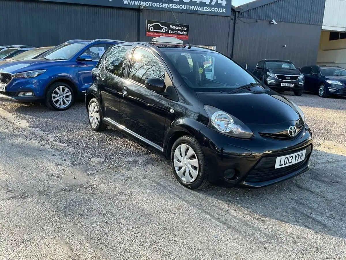 2013-toyota-aygo-10-aygo-ice-5d-big-51