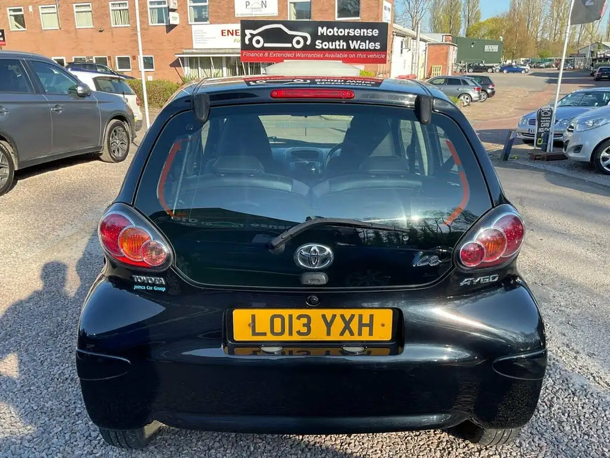 2013-toyota-aygo-10-aygo-ice-5d-big-3
