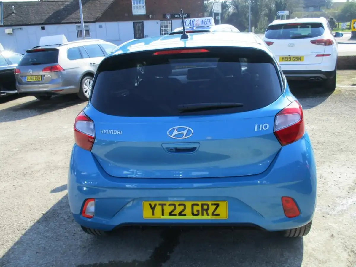 2022-hyundai-i10-12-premium-auto-big-6
