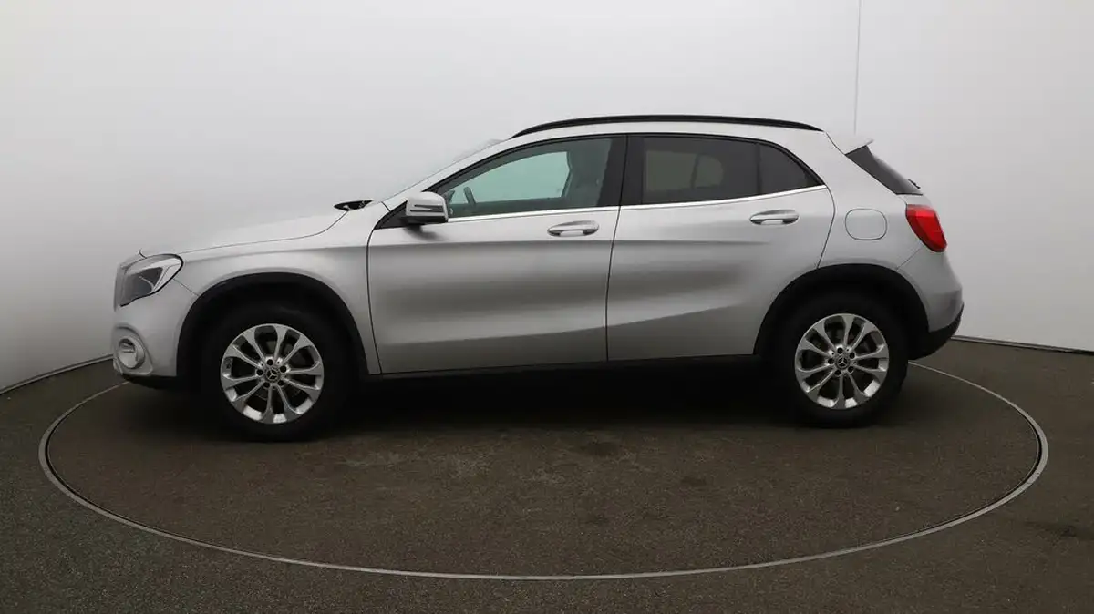 2017-mercedes-benz-gla-class-16-gla-200-se-big-4