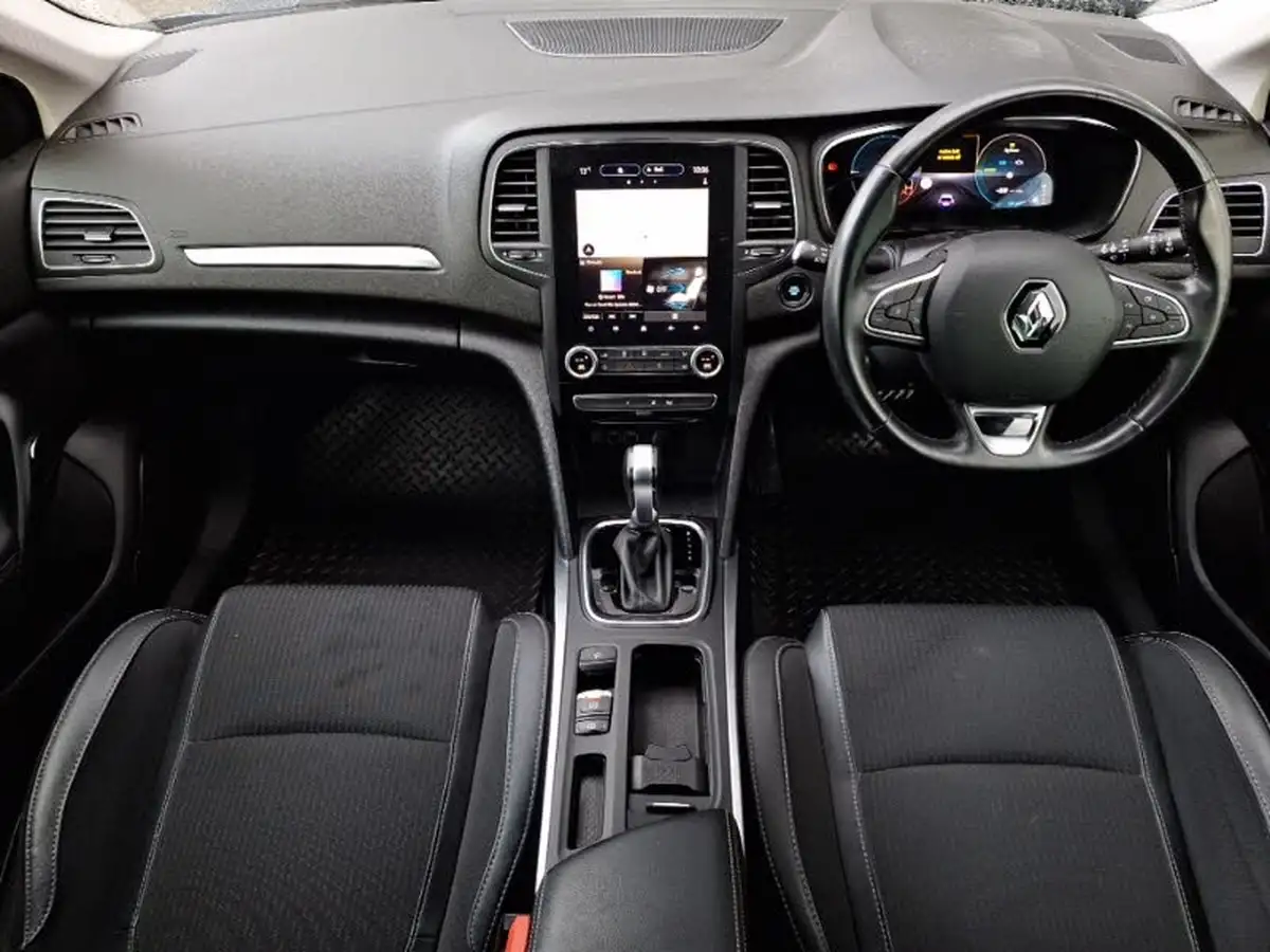 2021-renault-megane-16-iconic-sport-tourer-big-2