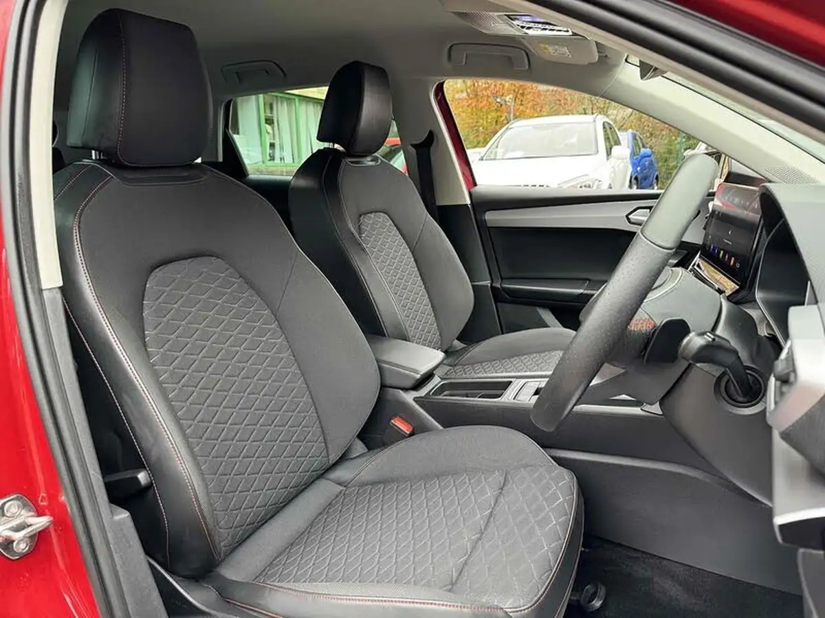 2021-seat-leon-15-etsi-fr-estate-big-1