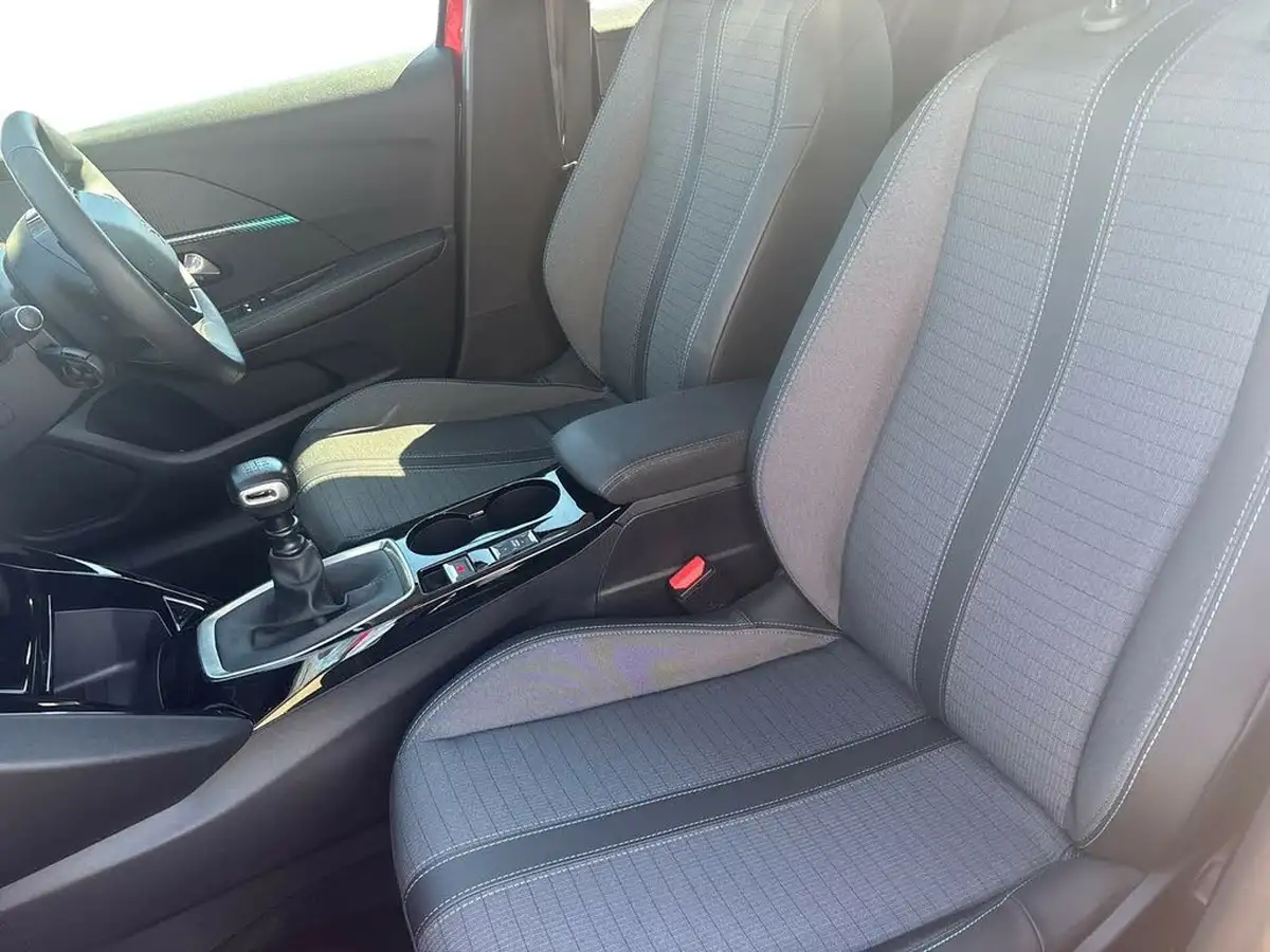 2022-peugeot-208-12-puretech-allure-premium-100bhp-big-7