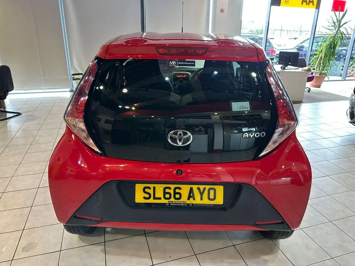 2016-toyota-aygo-10-vvt-i-x-play-68bhp-5d-big-5